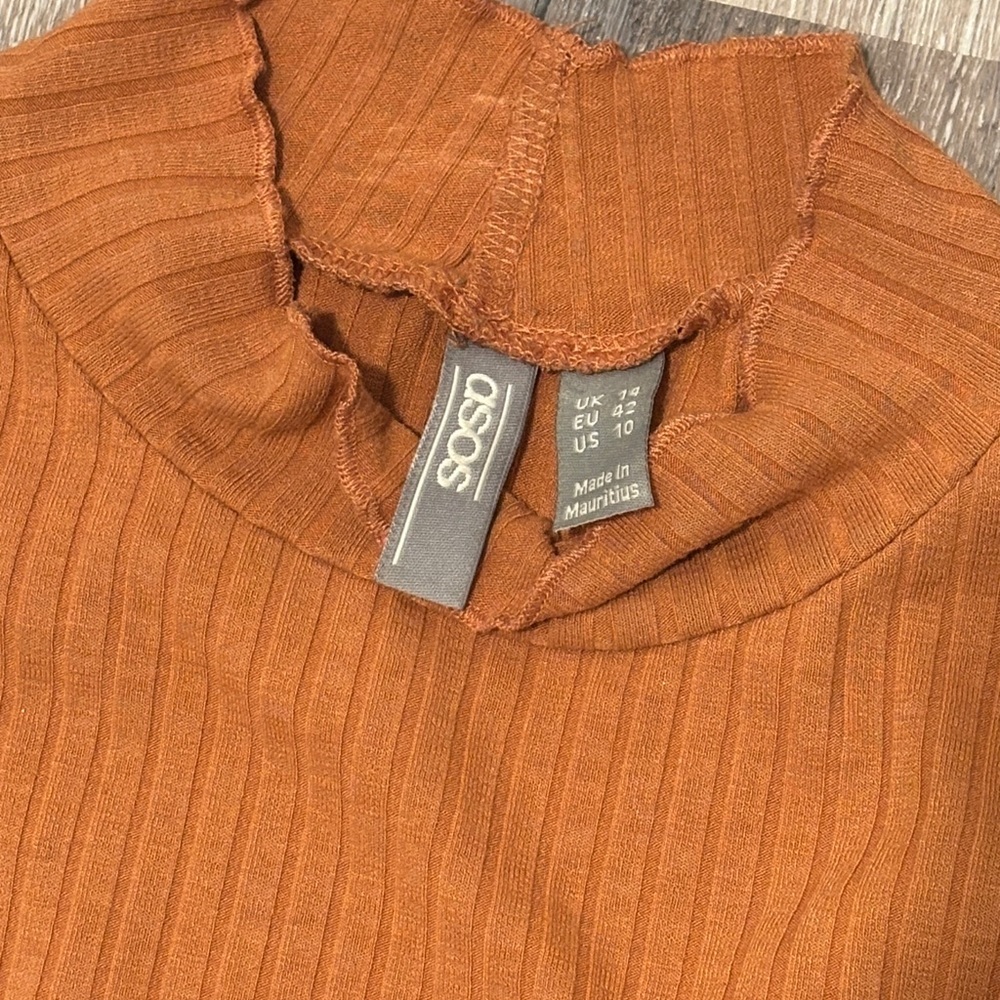 ASOS‎ Rust Cropped Ribbed Retro Muscle Tank Slimming  Elevated Basic - Picture 3 of 3